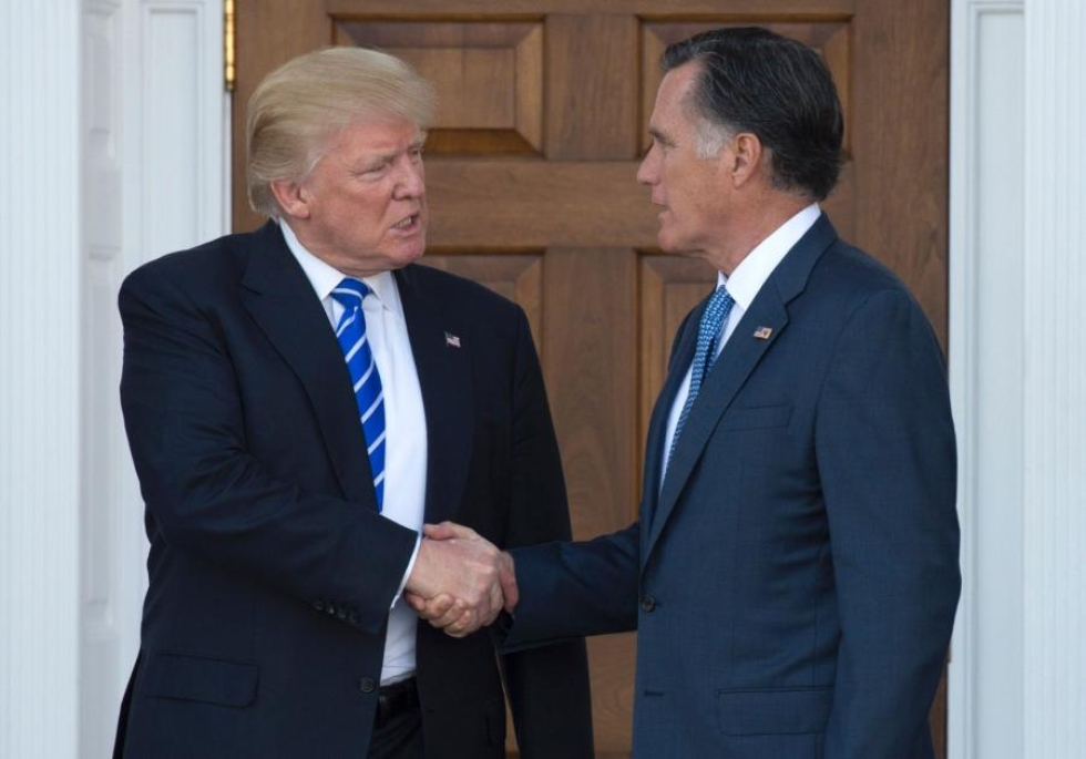 Yhdysvaltain tuleva presidentti Donald Trump (vas.) ja Mitt Romney olivat samoilla linjoilla tapaamisessaan. LEHTIKUVA/AFP