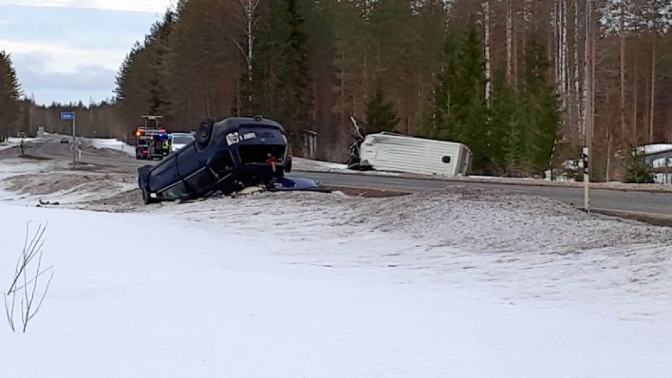Onnettomuus tapahtui 6-tiellä lähellä Kiteen ja Tohmajärven kunnanrajaa.