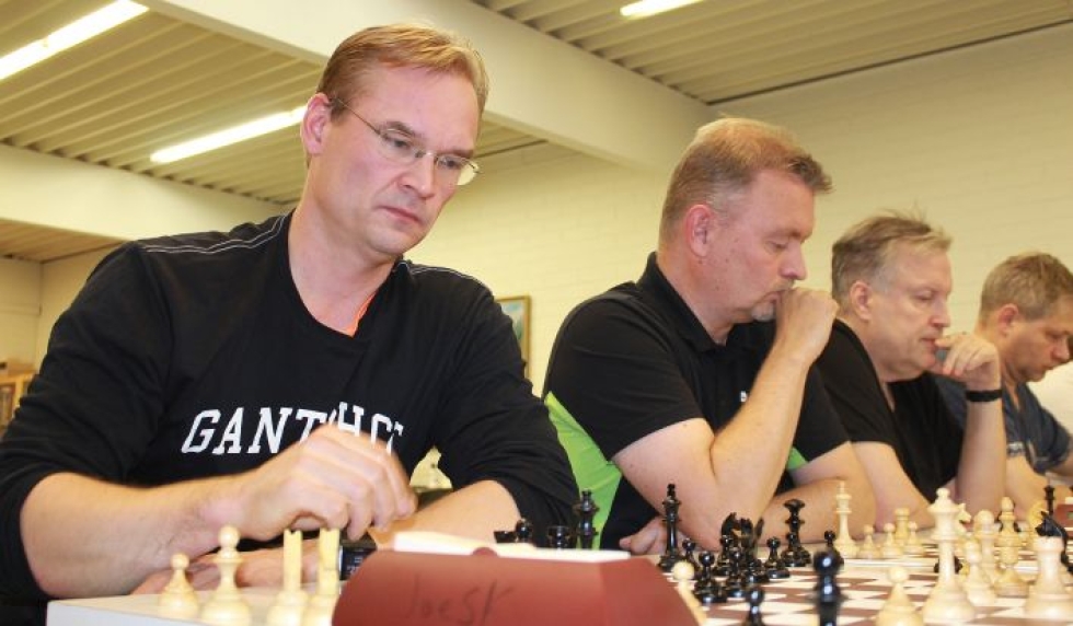Jukka Behm (vas.) otti jälleen omansa. Hänen vierellään pelannut Marko Jönhede oli toinen, Heikki Arppi viides ja Juha Kettunen kolmas.