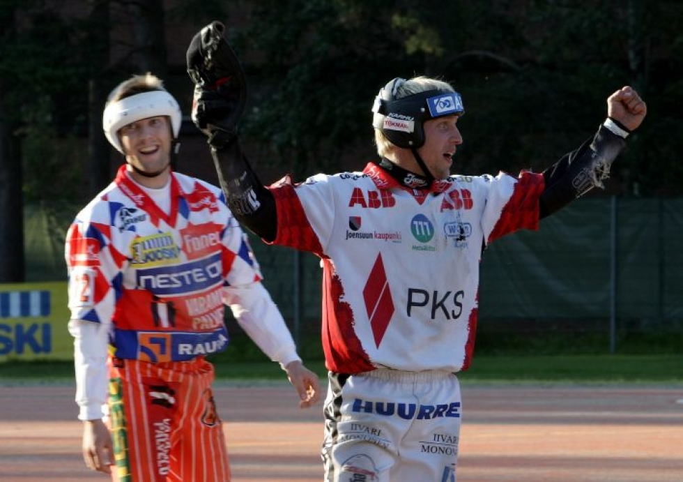 Aki Orava arkistokuvassa JoMan paidassa kaudella 2009.