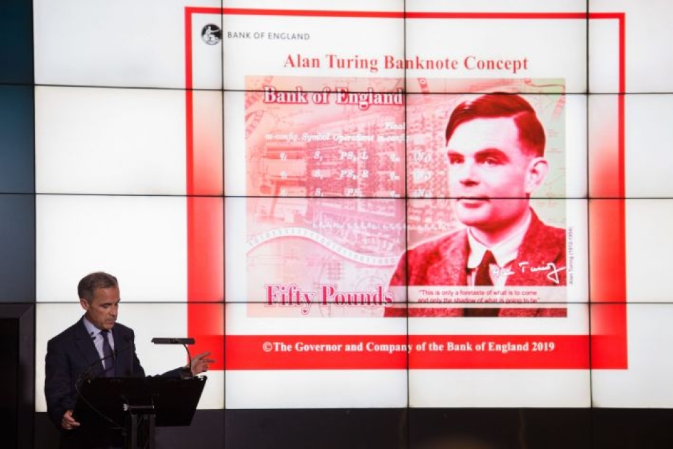 Englannin keskuspankin pääjohtaja Mark Carney esitteli uutta seteliä Manchesterissa tänään. LEHTIKUVA/AFP