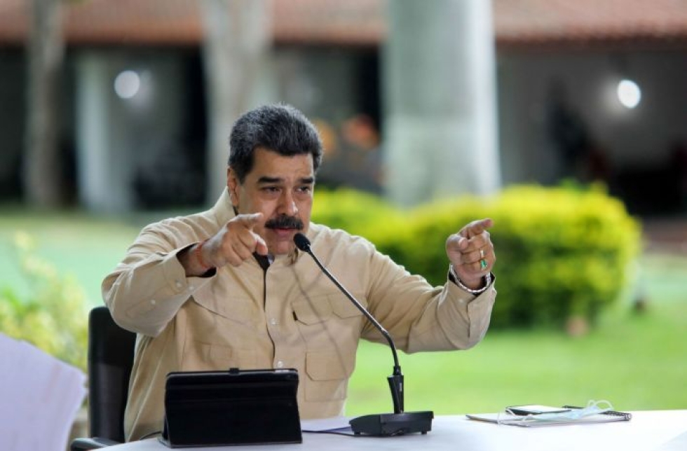 Nicolas Maduro voitti niukasti vuoden 2013 presidentinvaalit Venezuelassa. Presidentin kanslian julkaisema kuva on parisen viikkoa sitten pidetyn tv-puheen kuvauksista. LEHTIKUVA / AFP