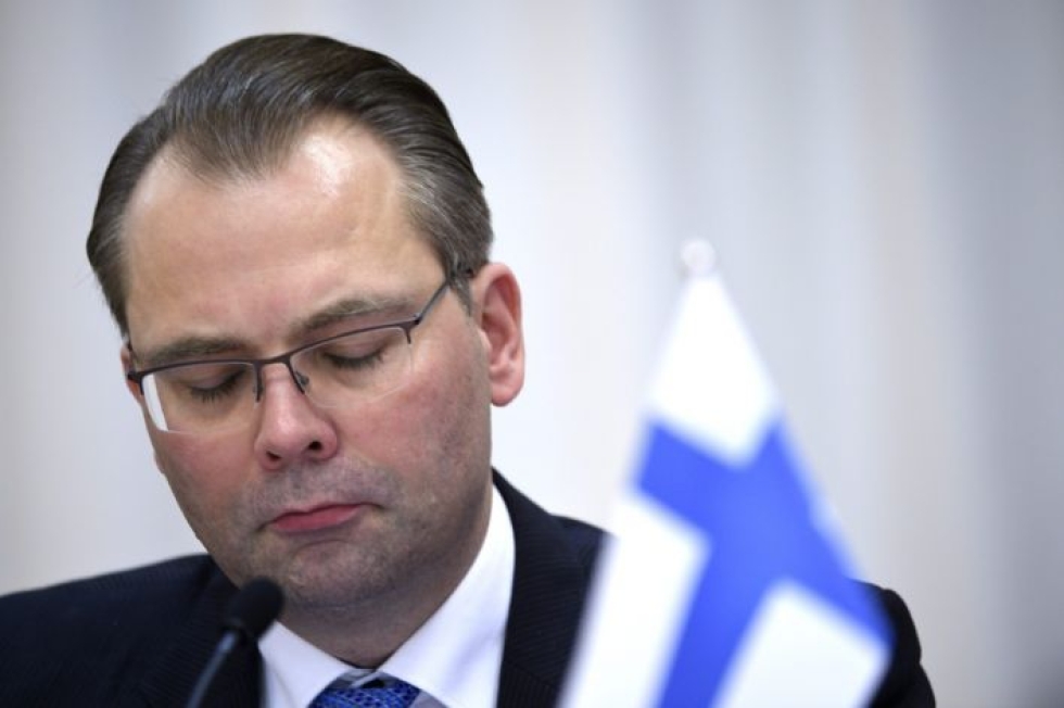 Tiedustelulakiasiasta tuohtunut ministeri Niinistö jatkoi alkuviikosta perustuslakiasiantuntijoiden nimittelyä. LEHTIKUVA / MARTTI KAINULAINEN