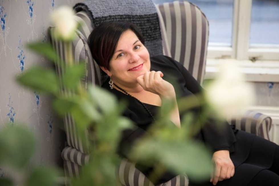 Joensuun kaupungin kulttuurijohtaja Sari Kaasinen haki Saimaa-ilmiön projektijohtajaksi.