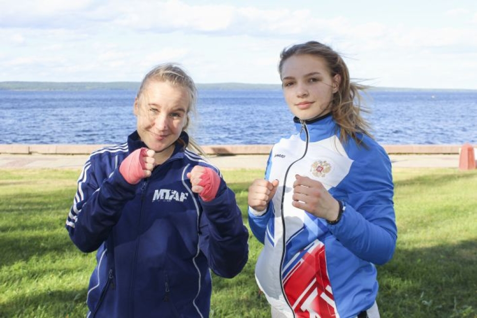 Laura Mäki ja Diana Masjuk ovat tutustuneet petroskoilaisella Fighter gym -salilla.