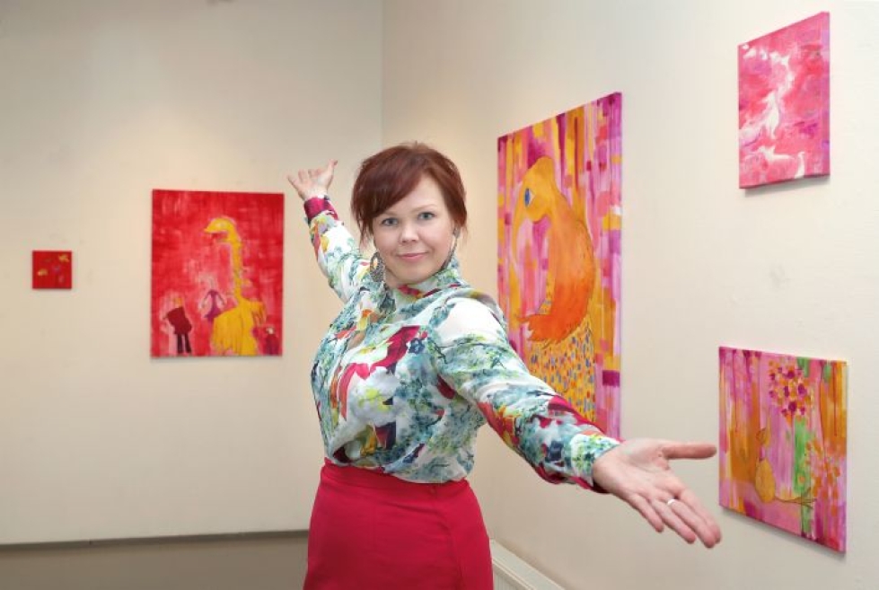 Galleria Kohinan näyttely on Anneli Mahlamäen ensimmäinen Joensuun taiteilijaseuran jäsenenä.