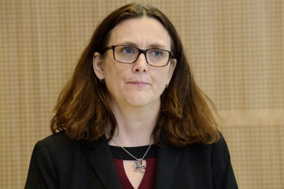 EU:n kauppakomissaari Cecilia Malmström pitää järjenvastaisena ajatusta, että eurooppalaiset autot olisivat turvallisuusuhka. LEHTIKUVA / Mikko Stig