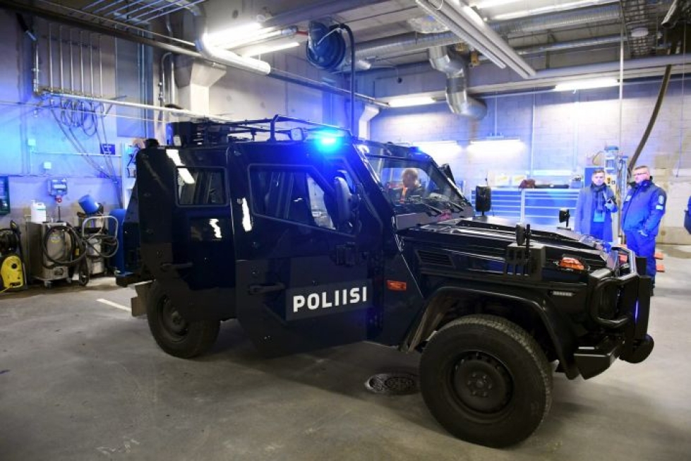Uusia panssaroituja poliisiautoja tulee Suomen kaikkien yhdentoista poliisilaitoksen käyttöön. LEHTIKUVA / ANTTI AIMO-KOIVISTO