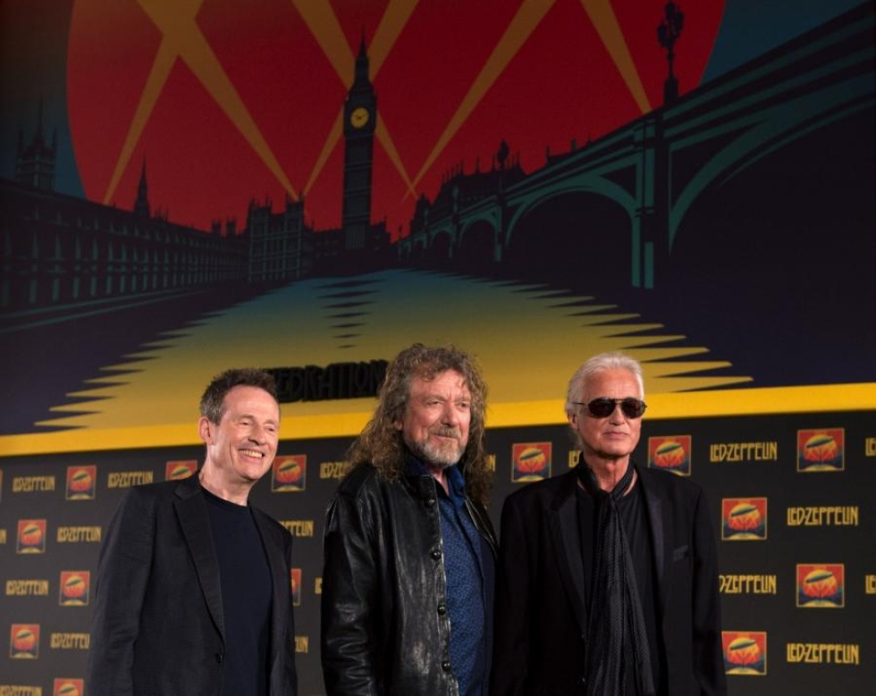 Led Zeppelinin jäsenet ovat John Paul Jones (vas.), Robert Plant ja Jimmy Page sekä kuvasta puuttuva rumpali John Bonham.