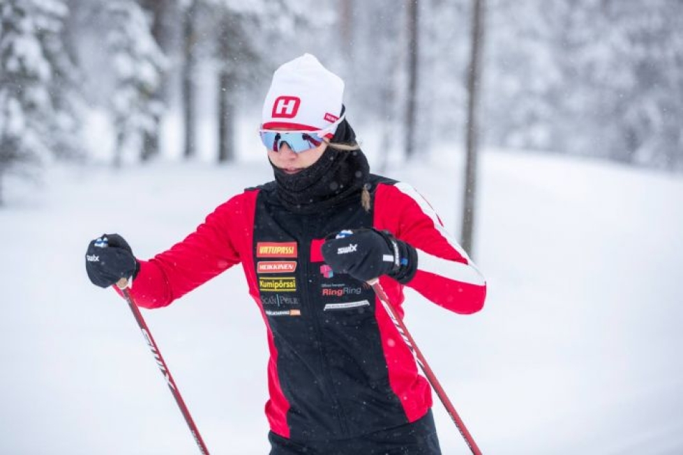 Liperin Hiihtoseuran Lotta Kurttila jarrutti ratkaisevasti nuorten MM-hiihtojen sprintin puolivälierissä.