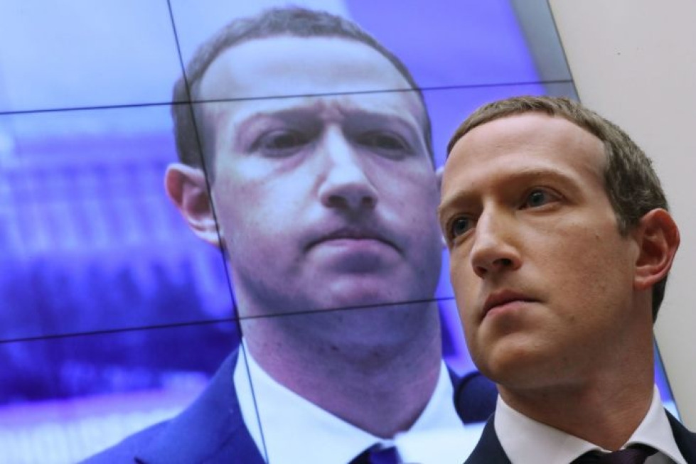 Zuckerbergin Facebook on ollut monien kohujen keskellä, mutta talouspuolella menee hyvin. Lehtikuva/AFP