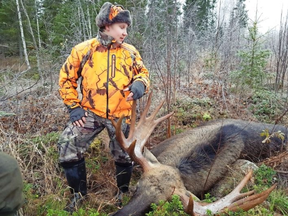 Juuso Pirinen ampui viime syksynä ensimmäisen ja viimeisen hirvensä, joka oli 13-piikkinen uros.