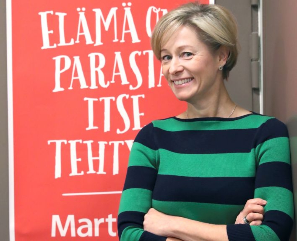 Heli Hjälm nauttii uudesta työstään Pohjois-Karjalan Marttojen toiminnanjohtajana. -Martat ovat aina pitäneet huolta ilmastosta ja toimineet kohtuudella. Järjestö on nyt paremmin ajassa kiinni kuin koskaan. 
