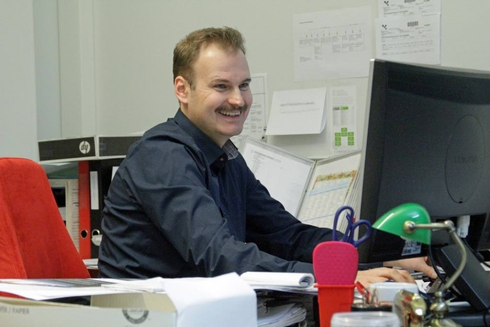 Punamusta Oy:n tuotantopäällikkö Jukka Väkeväinen toimii kapteenina Mr. Mustache Brothers Finland -joukkueessa.