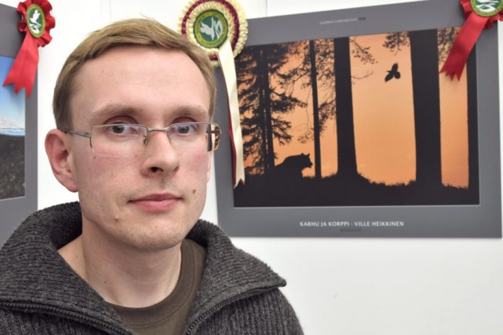 Valokuvaaja Ville Heikkinen otti vastaan Vuoden Luontokuva -kilpailun pääpalkinnon Finlandia-talossa.