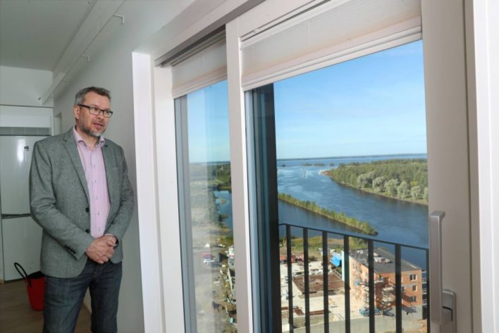 Joensuun Ellin toimitusjohtaja Jarmo Ojalainen esitteli palkittua taloa elokuun lopulla.