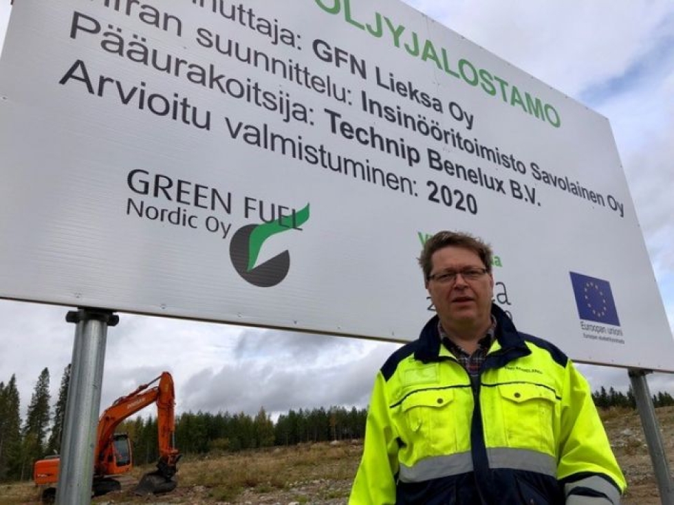 Green Fuel Nordicin toimitusjohtaja Timo Saarelainen tutustui Lieksan bioöljyn tuotantolaitoksen työmaahan torstaina.