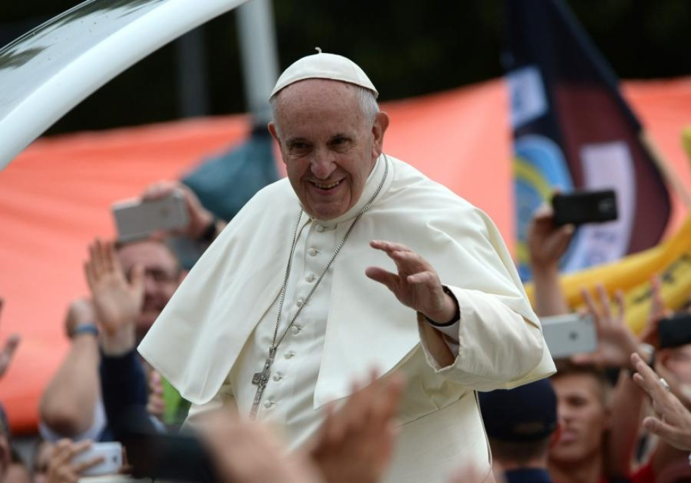 Paavi Franciscus sanoo, ettei islamia voi leimata väkivaltaiseksi uskonnoksi ääriuskonnollisten ihmisten tekojen takia. LEHTIKUVA/AFP