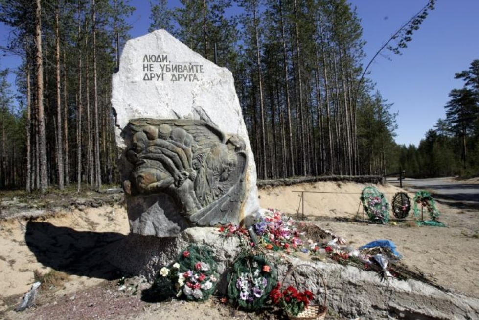 Stalinin vainojen uhrien muistomerkki Sandarmohin metsässä Karhumäen kaupungin lähellä Karjalassa. LEHTIKUVA / Martti Kainulainen