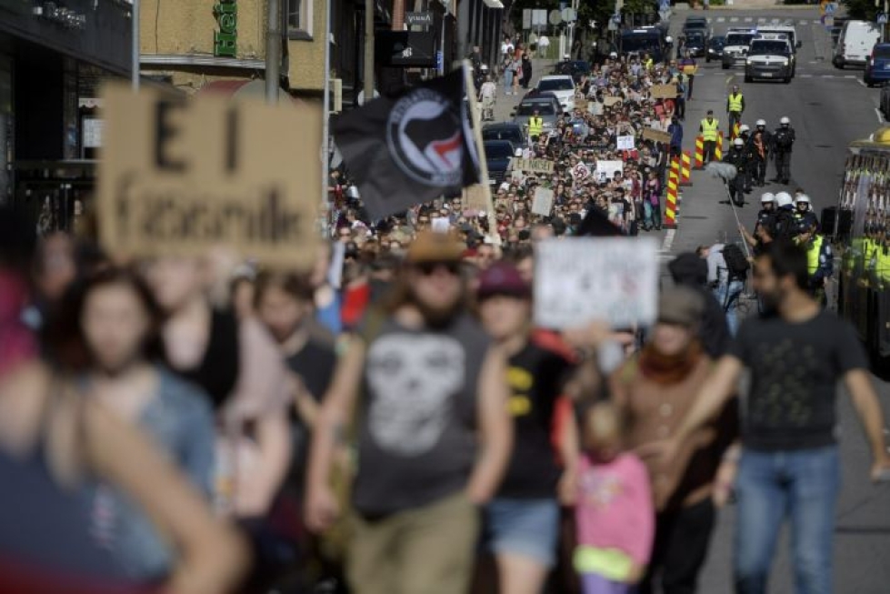 Turussa järjestettiin kaksi mielenosoitusta: uusnatsijärjestö Pohjoismaisen vastarintaliikkeen (PVL) kulkue ja sitä vastustanut Turku ilman natseja -mielenilmaus. LEHTIKUVA / Vesa Moilanen
