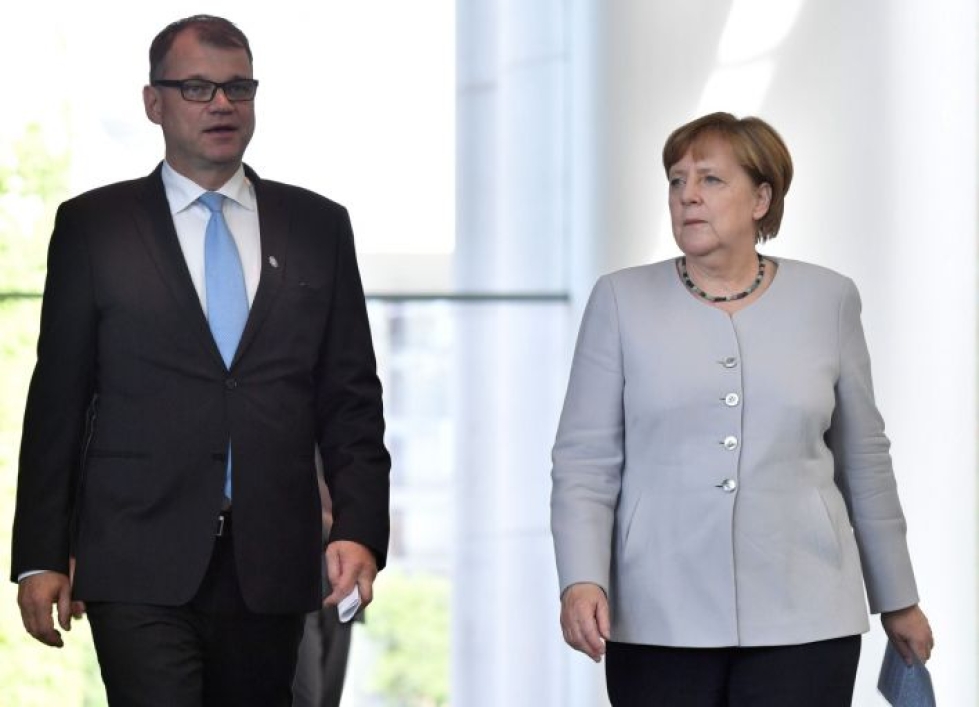 Valtioneuvoston kanslian mukaan pääministeri Sipilä (kesk.) keskusteli kokouksen tavoitteista lauantaina puhelimessa Saksan liittokanslerin Angela Merkelin kanssa. LEHTIKUVA/AFP