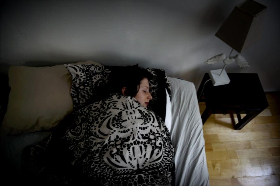 Kansainvälisen tutkimuksen mukaan naiset nukkuivat keskimäärin puoli tuntia kauemmin kuin miehet. LEHTIKUVA / ANTTI AIMO-KOIVISTO