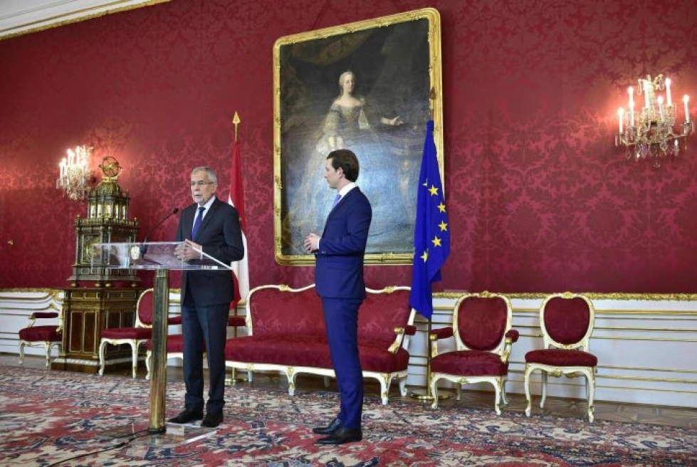Itävallan liittopresidentti Alexander Van der Bellen kertoi haluavansa vaalit syyskuulle, kun hän oli tavannut liittokansleri Sebastian Kurzin. LEHTIKUVA/AFP