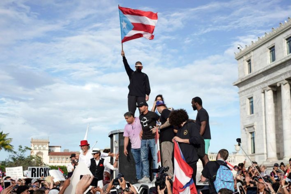 Puerto Ricossa on nähty reilun viikon ajan laajoja kuvernööri Ricardo Rossellon eroa vaatineita mielenosoituksia. LEHTIKUVA / AFP