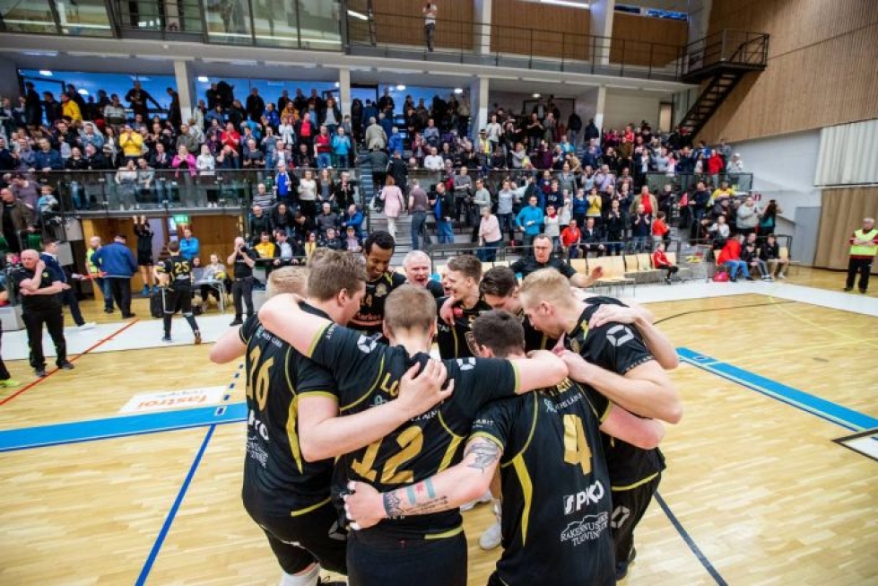 Karelian Hurmos nousi viime kauden päätteeksi lentopallon Mestaruusliigaan.