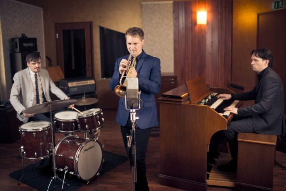 Jukka Eskola Soul Trio soittaa tänään Juuassa soul-vaikutteista jazziaan. Vasemmalta Teppo Mäkynen, Jukka Eskola ja Mikko Helevä.