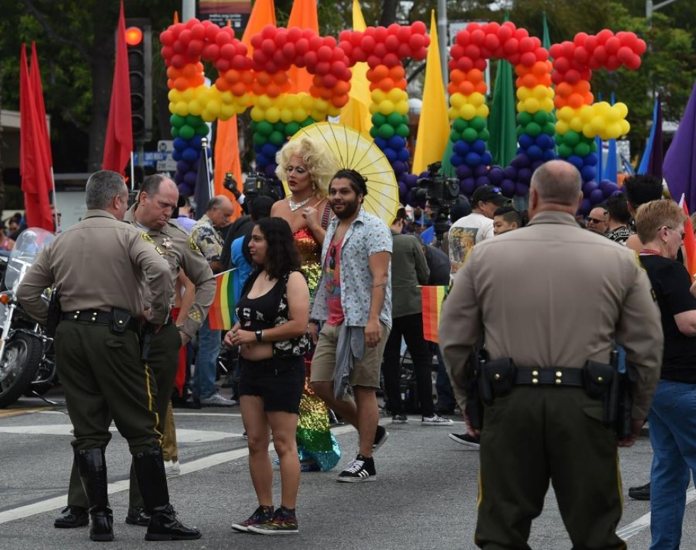 Yhdysvalloissa Kalifornian Pride-kulkueen turvatoimia tiukennettiin sen jälkeen, kun 20-vuotias mies pidätettiin epäiltynä aikeista iskeä seksuaali- ja sukupuolivähemmistöjen tapahtumaan. LEHTIKUVA/AFP