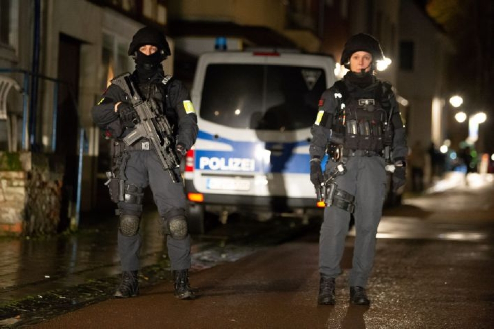 Päälleajo tapahtui Volkmarsenin kaupungissa, joka sijaitsee Hessenin osavaltiossa Düsseldorfin itäpuolella. Tapahtumapaikkaa vartioitiin maanantai-iltana. LEHTIKUVA/DPA