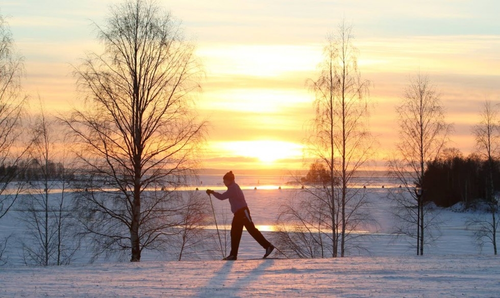 Kosti Rautiainen aloitti hiihtokautensa maanantaina Laulurinteen ladulla.