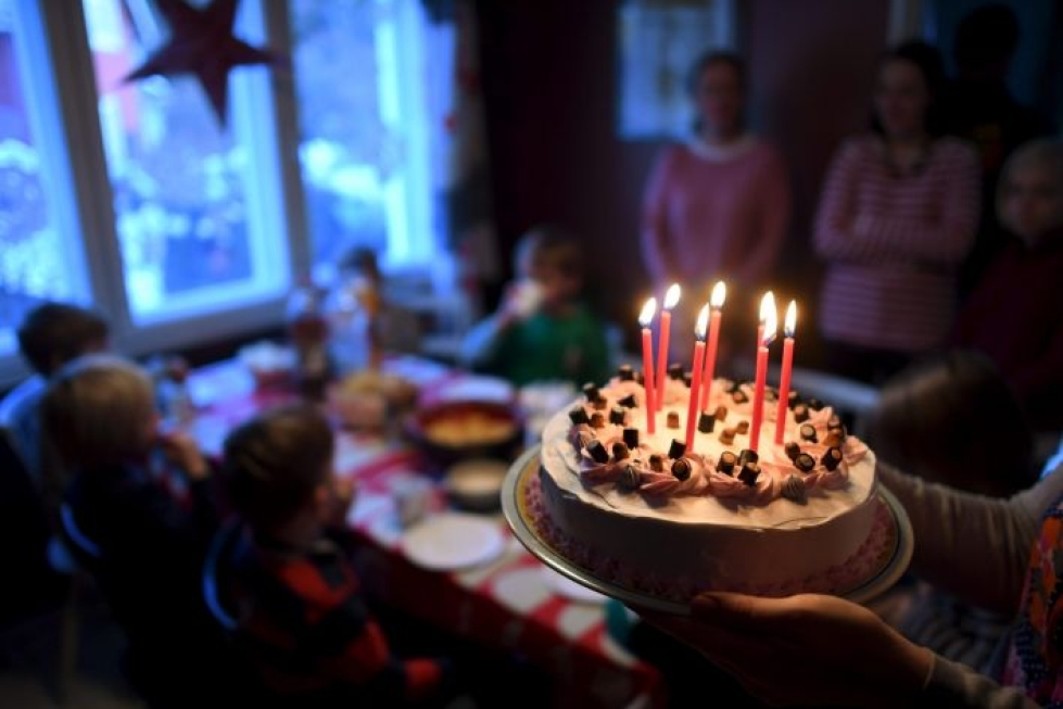 Moni haluaa pitää lapsen syntymäpäiväjuhlat kodin ulkopuolella. Lehtikuva / Antti Aimo-Koivisto