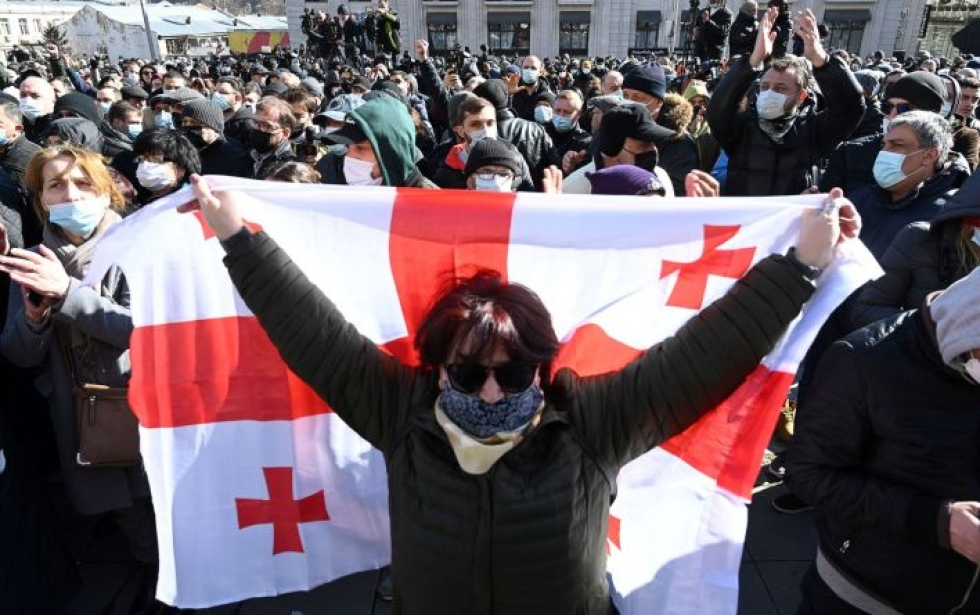 Georgian opposition tukijoita mielenosoituksessa pääkaupunki Tbilisissä tänään. LEHTIKUVA / AFP