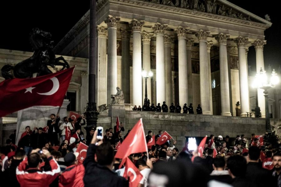 15. heinäkuuta tapahtunut vallankaappausyritys poiki mielenosoituksia Turkissa. LEHTIKUVA / AFP