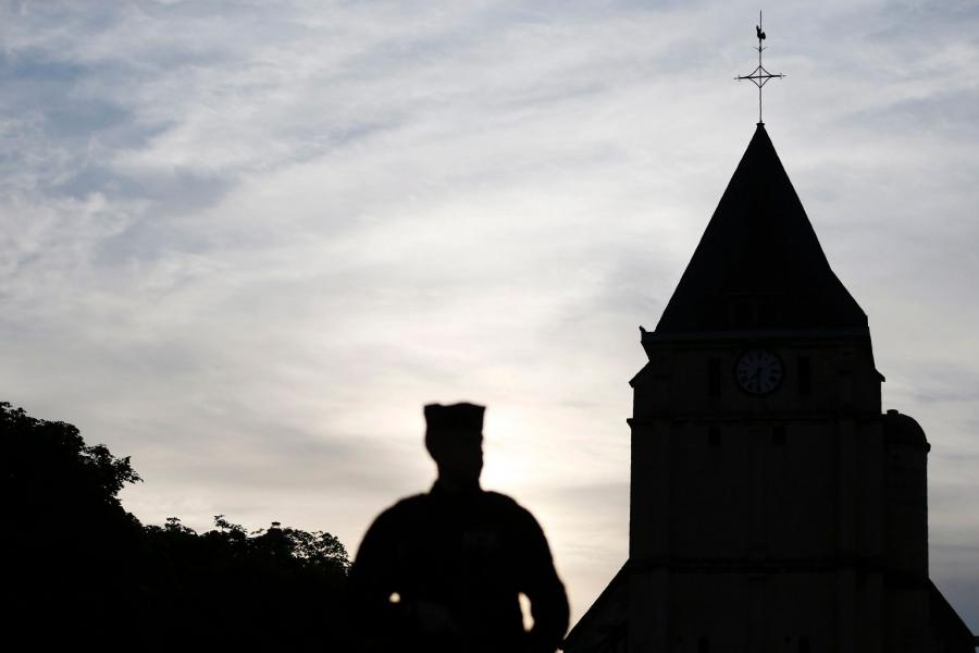Tiistain iskussa kaksi veitsimiestä hyökkäsi kirkkoon ja surmasi yli 80-vuotiaan papin. LEHTIKUVA/AFP