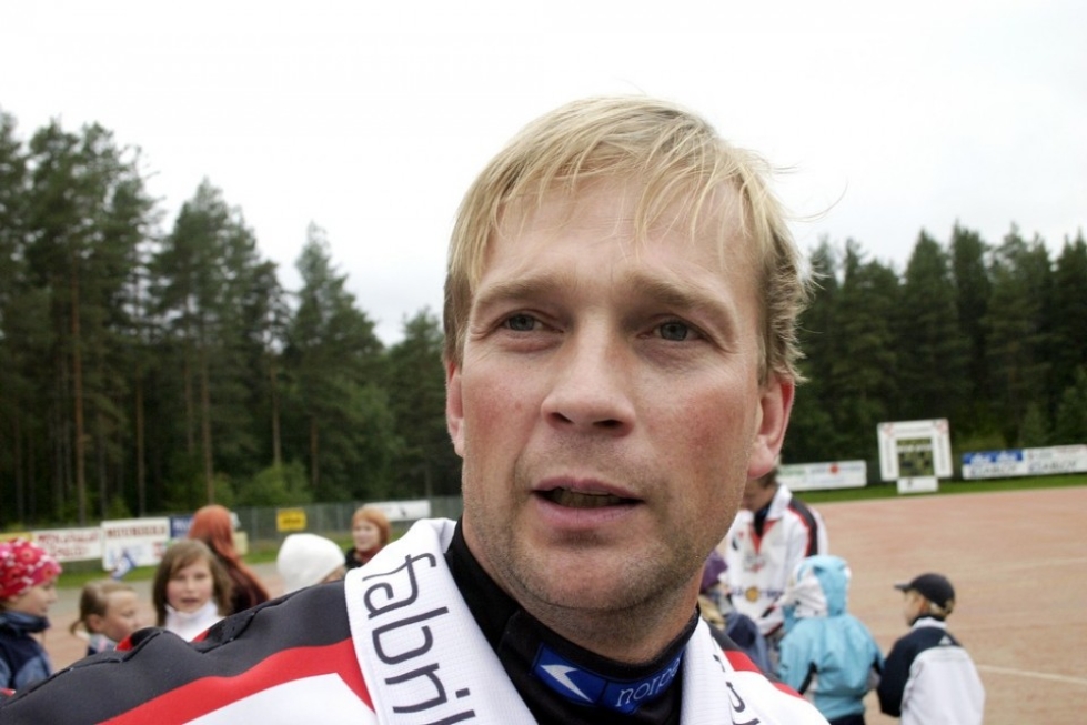 Jukka Holttinen lopetti pelaajauransa kauteen 2006.