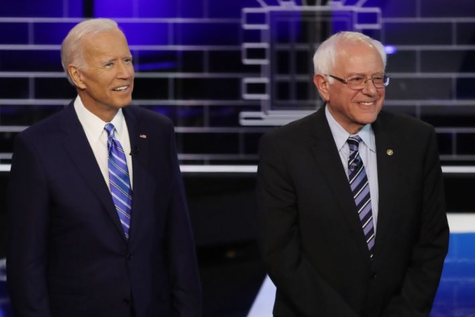 Gallupeja johtava Joe Biden (vas.) ja häntä haastava senaattori Bernie Sanders astuivat yleisön eteen ensimmäisessä televisioväittelyssä. LEHTIKUVA / AFP