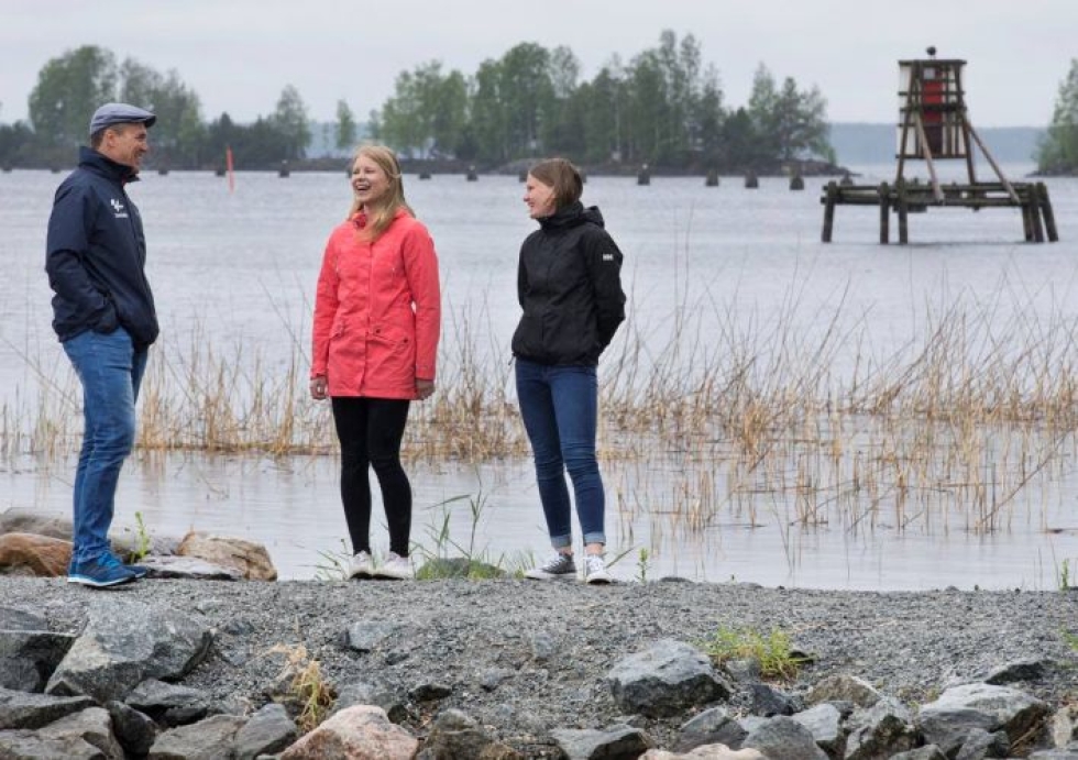 Anssi Raitalan, Veera Ahvanaisen ja Hanna Toivasen edustama Joensuun Maila on aloittanu naisten suomensarjassa pirteästi.