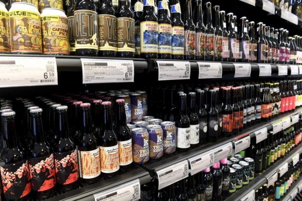 Alkoholijuomien kotimaan myynnin määrä väheni 2,5 prosenttia. LEHTIKUVA / Vesa Moilanen