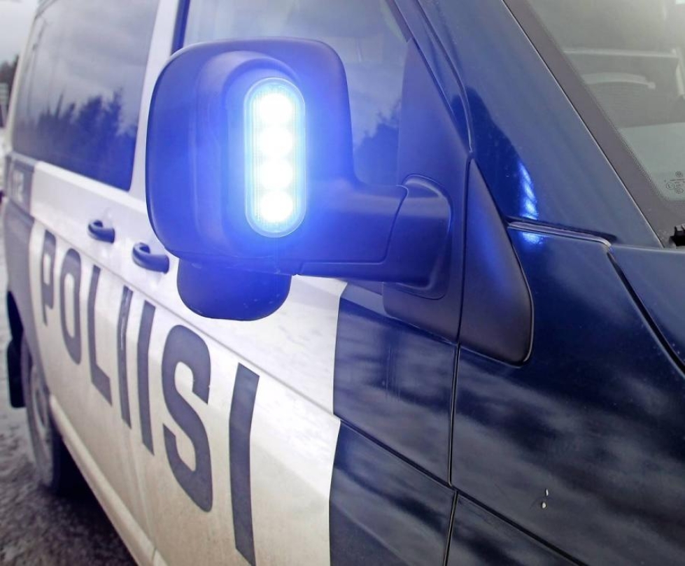 Poliisi pyytää havaintoja Joensuun alueella vahingoitetuista autoista.