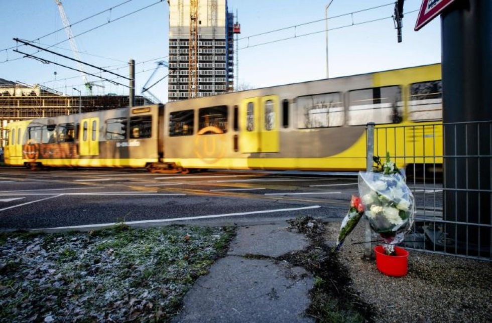 Seitsemänkymppinen mies oli haavoittunut vakavasti puolentoista viikon takaisessa veriteossa Utrechtissa. Lehtikuva/AFP
