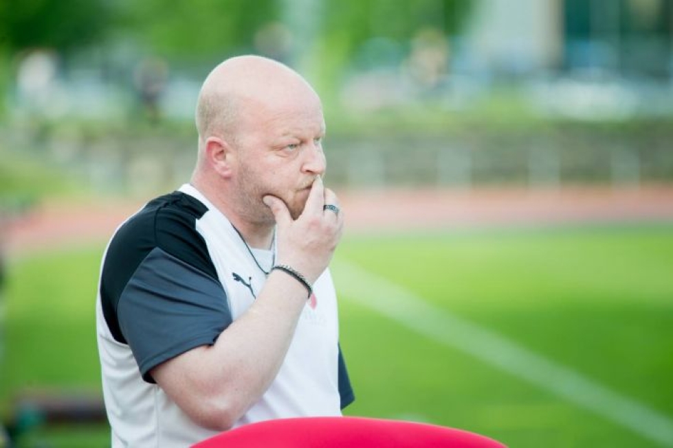 Entinen Jipon päävalmentaja Jouni Lehtimäki luotsaa LehPaa jalkapallon Kolmosessa. 