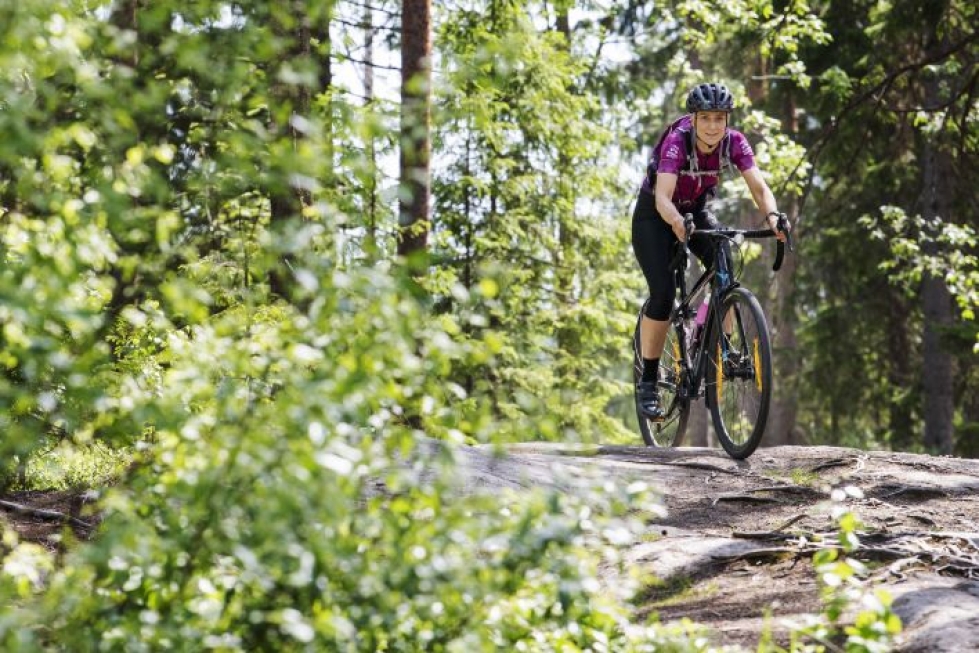 Pyöräily on nykyisin Miia Hoiskon ykköslaji. Pyörän selässä hän urheilee mutta myös rauhoittuu työpäivän jälkeen. Kuvassa hänen uusin hankintansa, gravel-pyörä.