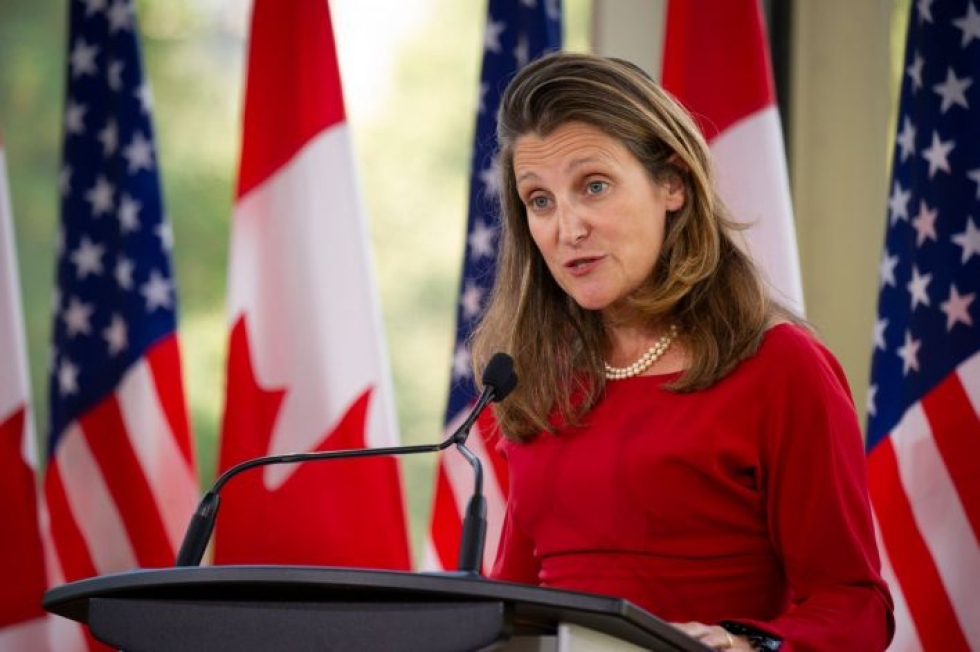 Kanadan ulkoministeri Chrystia Freeland puhui toimittajille tavattuaan Yhdysvaltain ulkoministerin Mike Pompeon. Lehtikuva/AFP