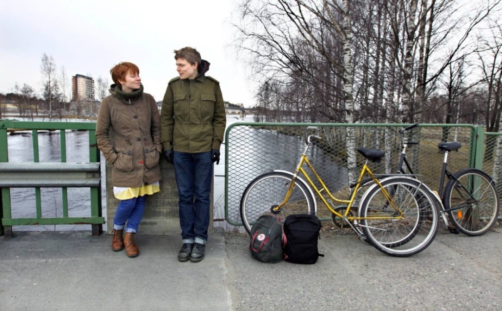 Eläimen laulajat Laura Kaljunen ja Timo Torvinen pitävät Joensuuta mainettaan aktiivisempana kaupunkina. Risuja kaupunki saa muun muassa kulttuurista ja vanhoista rakennuksista säästämisestä.