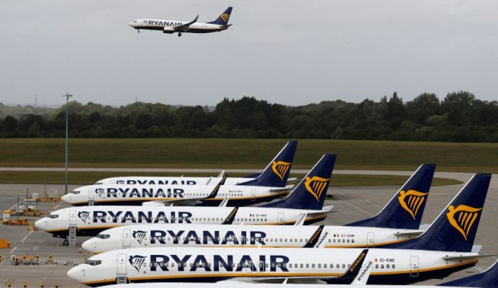 Ryanair syyttää lentojen karsimisesta EU:n matkustusrajoituksia. LEHTIKUVA/AFP