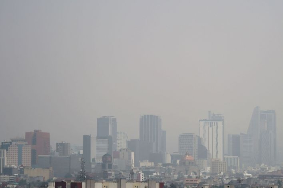 Pääkaupungissa Mexicossa on leijunut sankka savusumu lauantaista lähtien. LEHTIKUVA / AFP