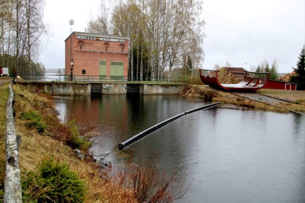 Puhoksenkosken vesivoimala on toiminut vuodesta 1961, ja vesiluvan mukaan PKS säätelee tässä myös Pyhäjärven vedenpinnan korkeutta.